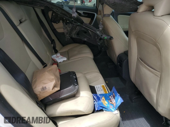 2017 Volvo XC60 Inscription z VIN YV449MRU9H2123068, wystawiony jako Copart lot #56683195 z przebiegiem 119 646 mil mil oraz Szkoda całkowita • Salvage title. Historia ofert i sprzedaży dostępna na DreamBid. Obrazek 10.