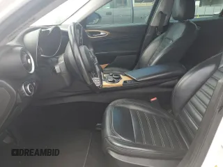 2017 Alfa Romeo Giulia Ti z VIN ZARFAECN1H7551994, wystawiony jako Copart lot #69344404 z przebiegiem 59 276 mil mil oraz Tytuł czysty. Historia ofert i sprzedaży dostępna na DreamBid. Obrazek 7.
