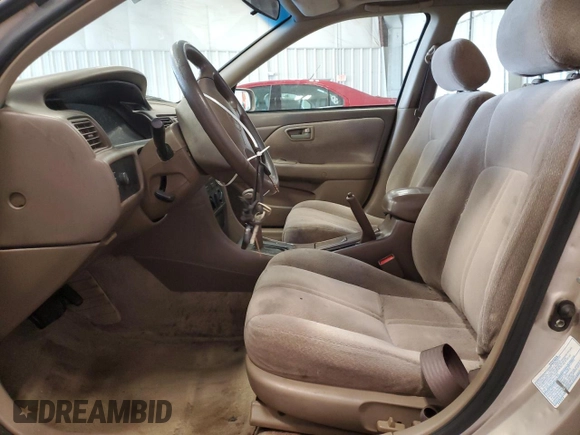 2000 Toyota Camry CE z VIN 4T1BG22K2YU742415, wystawiony jako Copart lot #55763165 z przebiegiem 245 821 mil mil oraz Czysty tytuł • Clean title. Historia ofert i sprzedaży dostępna na DreamBid. Obrazek 7.