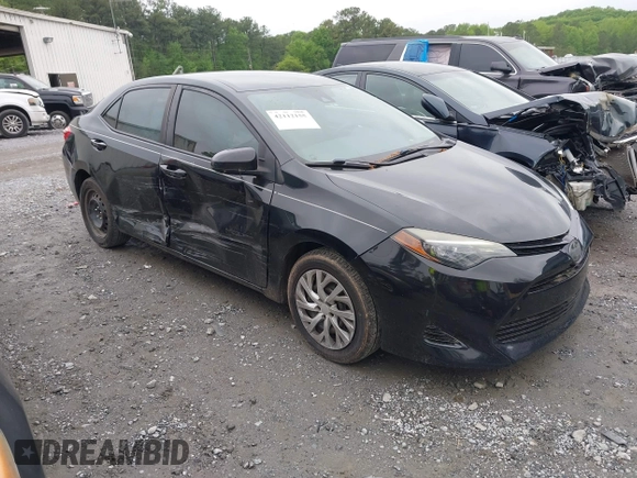 2018 Toyota Corolla L z VIN 5YFBURHE9JP765393, wystawiony jako IAAI lot #42112155 z przebiegiem 152 764 mil mil oraz . Historia ofert i sprzedaży dostępna na DreamBid. Obrazek 1.