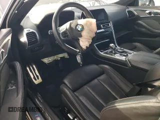 2022 BMW 8 Series M850i xDrive z VIN WBABC4C01NCJ64525, wystawiony jako Copart lot #83996594 z przebiegiem Nie podano mil oraz Szkoda całkowita • Salvage title. Historia ofert i sprzedaży dostępna na DreamBid. Obrazek 8.