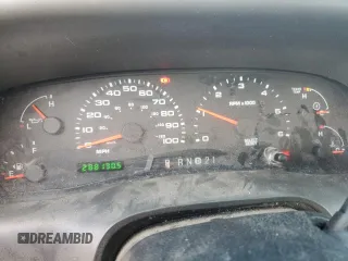 2004 Ford F-250 XL with VIN 1FTNX21L14EC45372, listed as a Copart auction lot 43745835 with 288,130 mi miles and Salvage title. Bid and sale history available at DreamBid. Image 9.