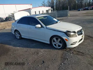 2011 Mercedes-Benz C 300 Sport z VIN WDDGF8BB7BF527890, wystawiony jako IAAI lot #41924500 z przebiegiem Nie podano mil oraz . Historia ofert i sprzedaży dostępna na DreamBid. Obrazek 1.