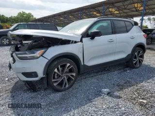 2021 Volvo XC40 R-Design z VIN YV4162UM6M2467202, wystawiony jako Copart lot #62382365 z przebiegiem 45 057 mil mil oraz Szkoda całkowita • Salvage title. Historia ofert i sprzedaży dostępna na DreamBid. Obrazek 1.