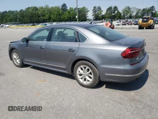 2017 Volkswagen Passat S z VIN 1VWAT7A38HC056059, wystawiony jako Copart lot #57657135 z przebiegiem 117 504 mil mil oraz Szkoda całkowita • Salvage title. Historia ofert i sprzedaży dostępna na DreamBid. Obrazek 2.
