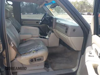 2002 Chevrolet Tahoe LT with VIN 1GNEC13Z92R273473, listed as a IAAI auction lot 41841071 with 290,007 mi miles. Bid and sale history available at carsss.com. Image 5.