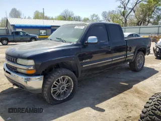 2000 Chevrolet Silverado 2500 LT with VIN 1GCGK29U3YE372781, listed as a Copart auction lot 52990975 with 348,019 mi miles and Clean Title. Bid and sale history available at carsss.com. Image 1.
