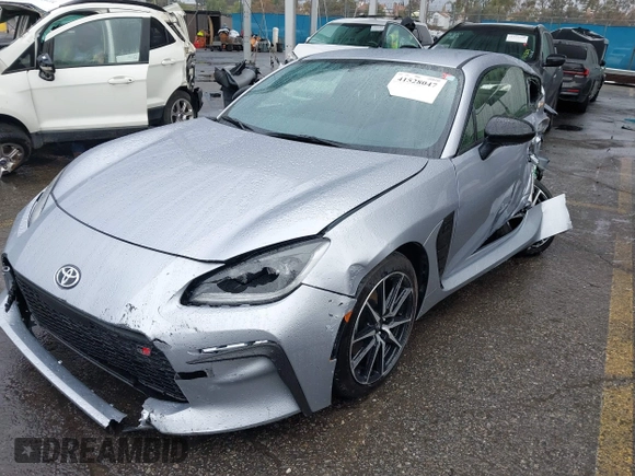 2024 Toyota GR86 with VIN JF1ZNBB19R9760629, listed as a IAAI auction lot 41528047 with 7,637 mi miles. Bid and sale history available at carsss.com. Image 18.