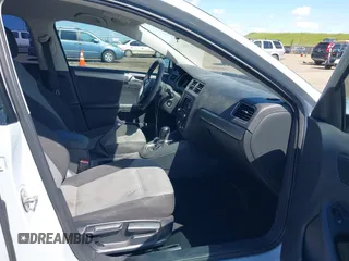2017 Volkswagen Jetta S с VIN 3VW2B7AJ8HM368998, выставлен на аукционе IAAI как лот 41949413 с пробегом 114 694 миль миль и . История ставок и продаж доступна на DreamBid. Изображение 5.