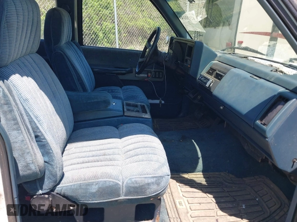 1991 GMC Sierra 1500 with VIN 2GTHC39N2M1512024, listed as a IAAI auction lot 42133143 with 216,701 mi miles and . Bid and sale history available at DreamBid. Image 5.
