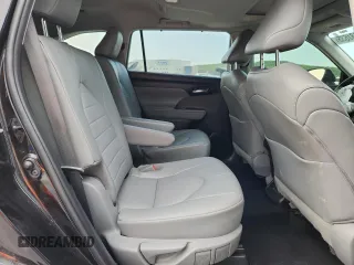 2022 Toyota Highlander XLE z VIN 5TDGZRAH8NS548443, wystawiony jako Copart lot #56631635 z przebiegiem 56 205 mil mil oraz Szkoda całkowita • Salvage title. Historia ofert i sprzedaży dostępna na DreamBid. Obrazek 11.