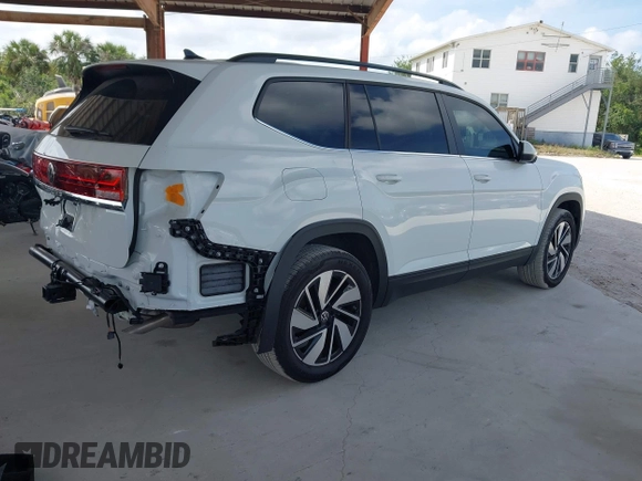 2024 Volkswagen Atlas SE z VIN 1V2JR2CA1RC616729, wystawiony jako IAAI lot #42049460 z przebiegiem 3 718 mil mil oraz . Historia ofert i sprzedaży dostępna na DreamBid. Obrazek 4.