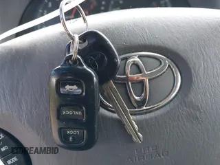 2002 Toyota Camry XLE z VIN JTDBF30K420083381, wystawiony jako IAAI lot #42368073 z przebiegiem 148 746 mil mil oraz . Historia ofert i sprzedaży dostępna na DreamBid. Obrazek 11.