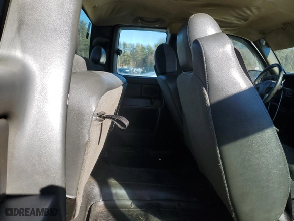2006 Chevrolet Silverado 1500 LT1 with VIN 1GCEK19V76Z215657, listed as a Copart auction lot 47428255 with 118,421 mi miles and Clean Title. Bid and sale history available at carsss.com. Image 10.