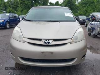 2008 Toyota Sienna CE z VIN 5TDZK23C88S141135, wystawiony jako IAAI lot #42272852 z przebiegiem 241 336 mil mil oraz . Historia ofert i sprzedaży dostępna na DreamBid. Obrazek 6.