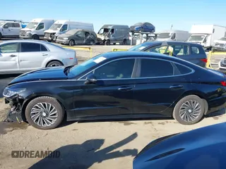 2021 Hyundai Sonata Hybrid Limited with VIN KMHL54JJ0MA017423, listed as a IAAI auction lot 41637455 with 39,555 mi miles. Bid and sale history available at carsss.com. Image 15.