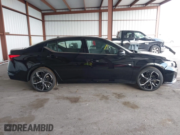 2024 Nissan Altima SR z VIN 1N4BL4CV9RN372862, wystawiony jako IAAI lot #42377093 z przebiegiem 27 176 mil mil oraz . Historia ofert i sprzedaży dostępna na DreamBid. Obrazek 13.