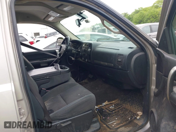 2009 GMC Sierra 1500 SLE with VIN 3GTEK23M29G257907, listed as a IAAI auction lot 42326992 with 269,340 mi miles and . Bid and sale history available at DreamBid. Image 5.