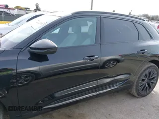 2024 Audi Q8 e-tron z VIN WA16AAGE2RB031437, wystawiony jako IAAI lot #41761720 z przebiegiem 19 579 mil mil oraz . Historia ofert i sprzedaży dostępna na DreamBid. Obrazek 15.
