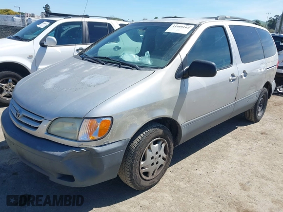 2002 Toyota Sienna CE with VIN 4T3ZF19C82U456772, listed as a IAAI auction lot 41880102 with 288,228 mi miles. Bid and sale history available at carsss.com. Image 2.