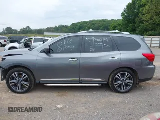 2020 Nissan Pathfinder Platinum z VIN 5N1DR2DM1LC585198, wystawiony jako IAAI lot #42451764 z przebiegiem 60 692 mil mil oraz . Historia ofert i sprzedaży dostępna na DreamBid. Obrazek 14.