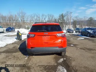 2018 Jeep Compass Sport with VIN 3C4NJCAB8JT124347, listed as a IAAI auction lot 41349666 with 122,058 mi miles. Bid and sale history available at carsss.com. Image 16.