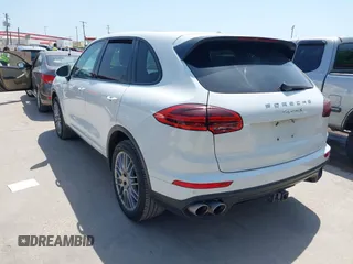 2017 Porsche Cayenne S z VIN WP1AB2A20HLA50805, wystawiony jako IAAI lot #42030013 z przebiegiem 123 578 mil mil oraz . Historia ofert i sprzedaży dostępna na DreamBid. Obrazek 3.