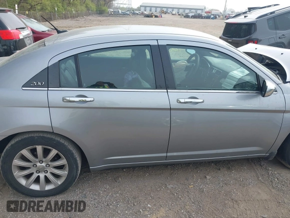 2013 Chrysler 200 Limited with VIN 1C3CCBCG3DN655565, listed as a IAAI auction lot 42059383 with 100,149 mi miles and . Bid and sale history available at DreamBid. Image 13.