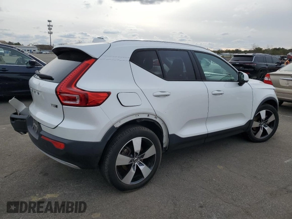2021 Volvo XC40 Momentum with VIN YV4162UK0M2408578, listed as a Copart auction lot 81620584 with 35,560 mi miles and Salvage Title. Bid and sale history available at carsss.com. Image 3.