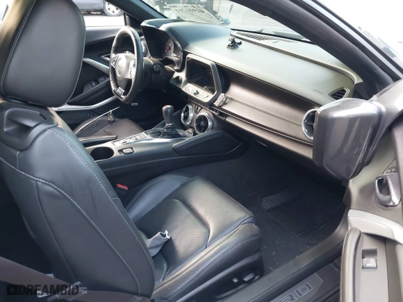 2017 Chevrolet Camaro 2SS with VIN 1G1FG1R72H0150305, listed as a IAAI auction lot 41910711 with 81,003 mi miles. Bid and sale history available at carsss.com. Image 5.