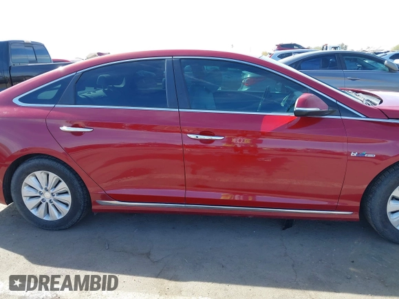 2016 Hyundai Sonata Hybrid SE with VIN KMHE24L18GA038247, listed as a IAAI auction lot 41603106 with 208,891 mi miles. Bid and sale history available at carsss.com. Image 13.
