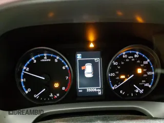 2017 Toyota RAV4 LE z VIN JTMBFREV7HJ123820, wystawiony jako Copart lot #56387685 z przebiegiem 35 008 mil mil oraz Szkoda całkowita • Salvage title. Historia ofert i sprzedaży dostępna na DreamBid. Obrazek 9.