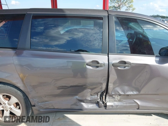 2017 Toyota Sienna L с VIN 5TDZZ3DCXHS778141, выставлен на аукционе IAAI как лот 41139603 с пробегом 158 643 миль миль и . История ставок и продаж доступна на DreamBid. Изображение 6.