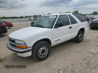 1998 Chevrolet Blazer LS z VIN 1GNCT18WXWK190283, wystawiony jako Copart lot #55509465 z przebiegiem 154 808 mil mil oraz Szkoda całkowita • Salvage title. Historia ofert i sprzedaży dostępna na DreamBid. Obrazek 1.