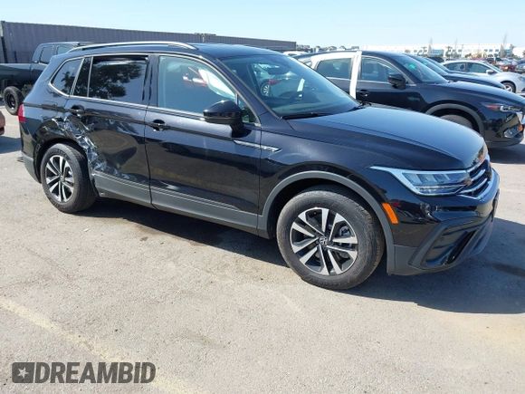 2024 Volkswagen Tiguan S z VIN 3VVRB7AX1RM136302, wystawiony jako IAAI lot #41966586 z przebiegiem 5455 mil mil oraz . Historia ofert i sprzedaży dostępna na DreamBid. Obrazek 1.
