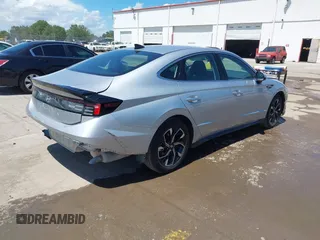 2025 Hyundai Sonata SEL z VIN KMHL64JAXSA452153, wystawiony jako IAAI lot #42481619 z przebiegiem 9 287 mil mil oraz . Historia ofert i sprzedaży dostępna na DreamBid. Obrazek 4.