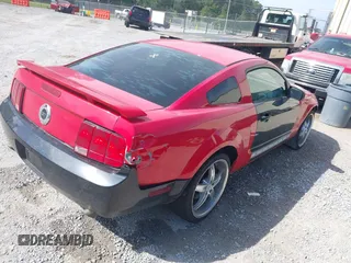 2006 Ford Mustang GT Deluxe with VIN 1ZVFT82H865265969, listed as a IAAI auction lot 42090770 with 237,231 mi miles. Bid and sale history available at carsss.com. Image 4.