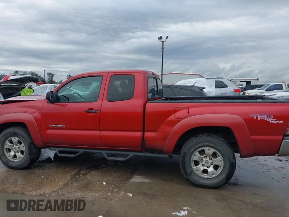 2011 Toyota Tacoma with VIN 5TFUU4EN8BX005572, listed as a IAAI auction lot 41460605 with 175,032 mi miles. Bid and sale history available at carsss.com. Image 14.