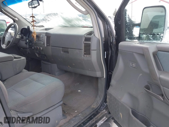 2005 Nissan Titan LE z VIN 1N6BA07B65N522944, wystawiony jako IAAI lot #41368097 z przebiegiem 63 688 mil mil oraz . Historia ofert i sprzedaży dostępna na DreamBid. Obrazek 5.