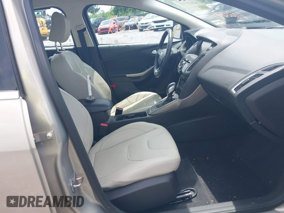 2015 Ford Focus Titanium с VIN 1FADP3N2XFL367753, выставлен на аукционе IAAI как лот 42695722 с пробегом 26 565 миль миль и . История ставок и продаж доступна на DreamBid. Изображение 5.