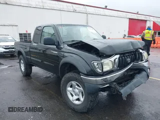 2004 Toyota Tacoma with VIN 5TEWN72N84Z457125, listed as a IAAI auction lot 42297817 with 218,336 mi miles and . Bid and sale history available at DreamBid. Image 1.