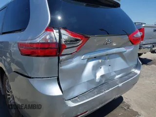 2020 Toyota Sienna XLE Auto Access Seat with VIN 5TDYZ3DC2LS060071, listed as a IAAI auction lot 39987444 with 67,404 mi miles. Bid and sale history available at carsss.com. Image 17.