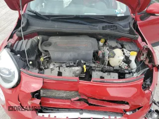 2016 FIAT 500X Easy z VIN ZFBCFYBT3GP351572, wystawiony jako Copart lot #56774675 z przebiegiem 111 344 mil mil oraz Szkoda całkowita • Salvage title. Historia ofert i sprzedaży dostępna na DreamBid. Obrazek 11.