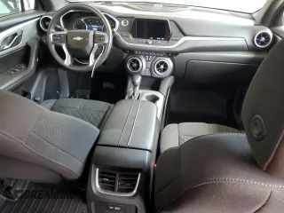 2021 Chevrolet Blazer LT z VIN 3GNKBCR41MS586482, wystawiony jako Copart lot #55158025 z przebiegiem 61 081 mil mil oraz Szkoda całkowita • Salvage title. Historia ofert i sprzedaży dostępna na DreamBid. Obrazek 8.