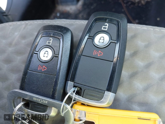 2020 Ford Escape SE z VIN 1FMCU9G65LUA37862, wystawiony jako IAAI lot #41679090 z przebiegiem 103 709 mil mil oraz . Historia ofert i sprzedaży dostępna na DreamBid. Obrazek 11.