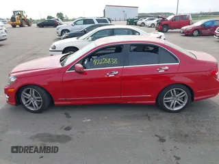 2013 Mercedes-Benz C 300 Sport с VIN WDDGF8AB1DA787560, выставлен на аукционе IAAI как лот 42275838 с пробегом 86 024 миль миль и . История ставок и продаж доступна на DreamBid. Изображение 14.
