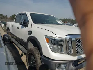 2016 Nissan Titan Platinum Reserve z VIN 1N6BA1F22GN509568, wystawiony jako IAAI lot #41766629 z przebiegiem 94 991 mil mil oraz . Historia ofert i sprzedaży dostępna na DreamBid. Obrazek 1.