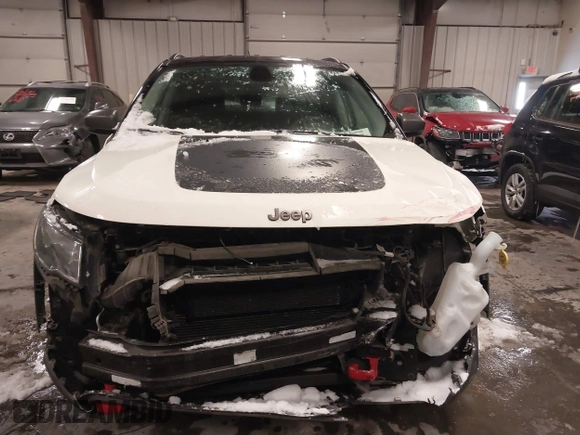 2018 Jeep Compass Trailhawk with VIN 3C4NJDDB2JT328269, listed as a IAAI auction lot 41597957 with 66,789 mi miles and . Bid and sale history available at carsss.com. Image 12.