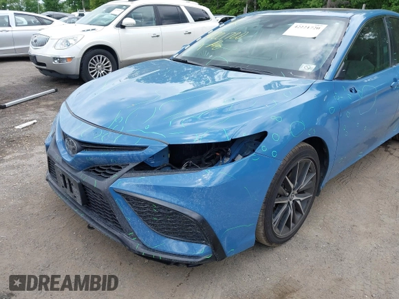 2023 Toyota Camry SE z VIN 4T1T11AK0PU115695, wystawiony jako IAAI lot #42221720 z przebiegiem 67 575 mil mil oraz . Historia ofert i sprzedaży dostępna na DreamBid. Obrazek 6.