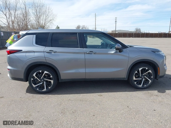 2024 Mitsubishi Outlander SE with VIN JA4J4VA85RZ036327, listed as a IAAI auction lot 41778526 with 34,054 mi miles. Bid and sale history available at carsss.com. Image 13.